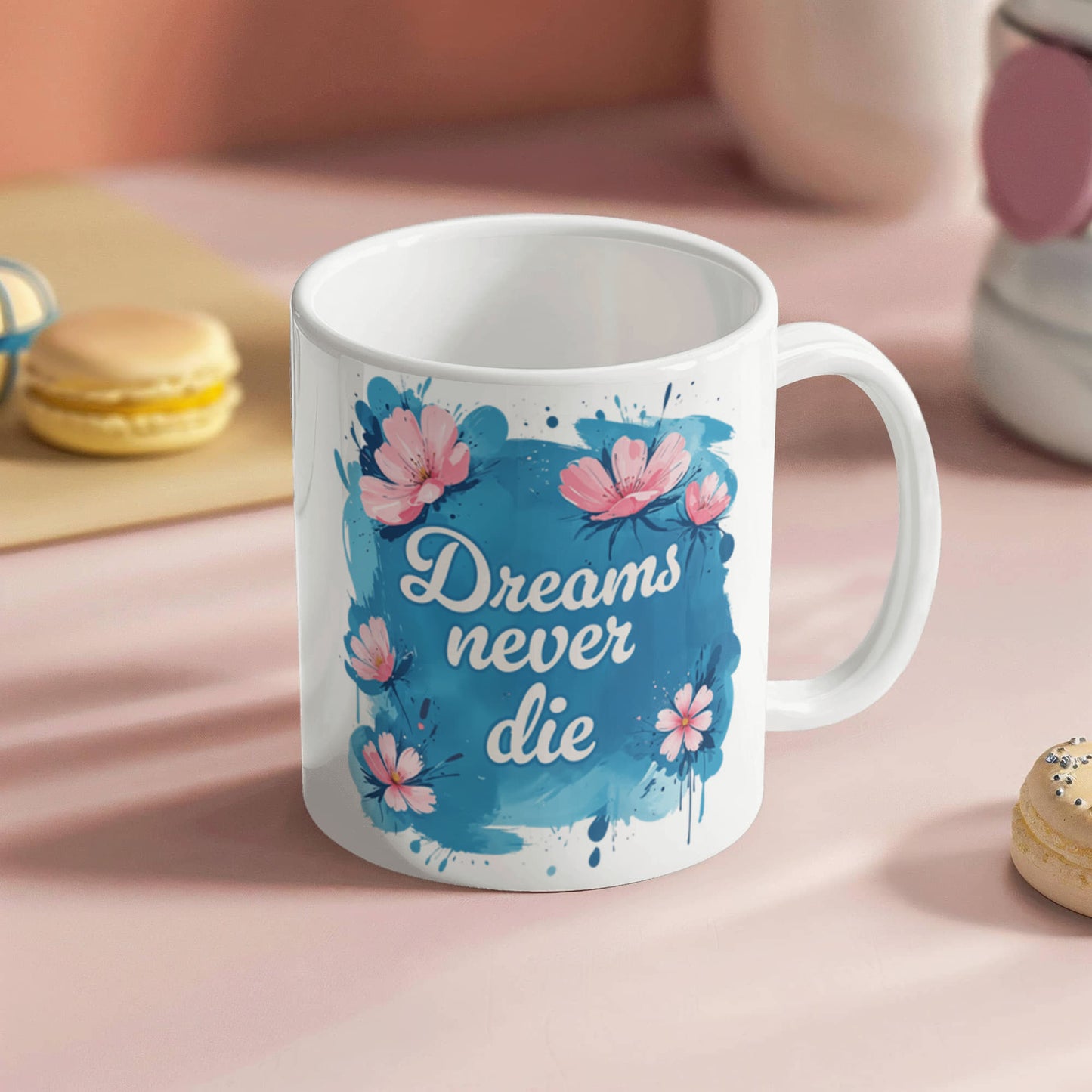 Träume sterben nie – Weiße Keramiktasse (325 ml)